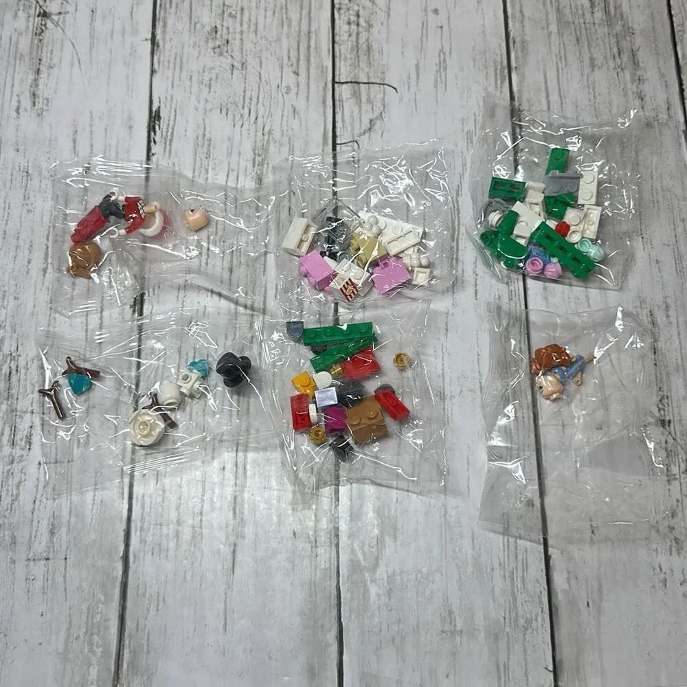 LEGO Friends 41706 24 Mini Builds‎ from 2022 Advent Holiday Calendar